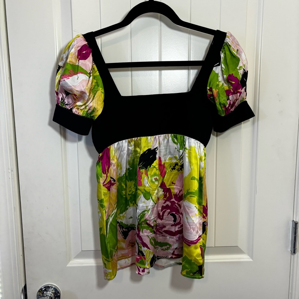 Bebe Silk Multicolor Blouse Size Medium black Pink Green  D1
